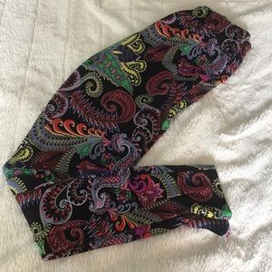 XL vibrant paisley leggings